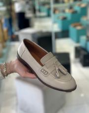 levia oval burun fiyonk detay hakiki deri kadın babet bej deri