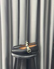 yamal küt burun ön aksesuar detay kadın babet siyah deri