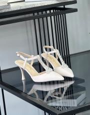 hersa sivri burun ön taş detay bilekten bağlamalı arkası açık kadın topuklu ayakkabı bej saten