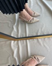 plassi sivri burun kemer detaylı bilek bağlı rugan kadın topuklu ayakkabı bej rugan