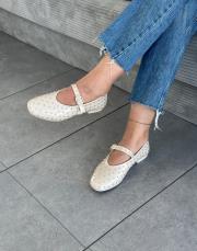 miretto oval burun troklu kemer detay kadın babet bej