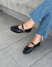 miretto oval burun troklu kemer detay kadın babet siyah