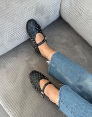 bionna oval burun taşlı kemer detay kadın babet siyah